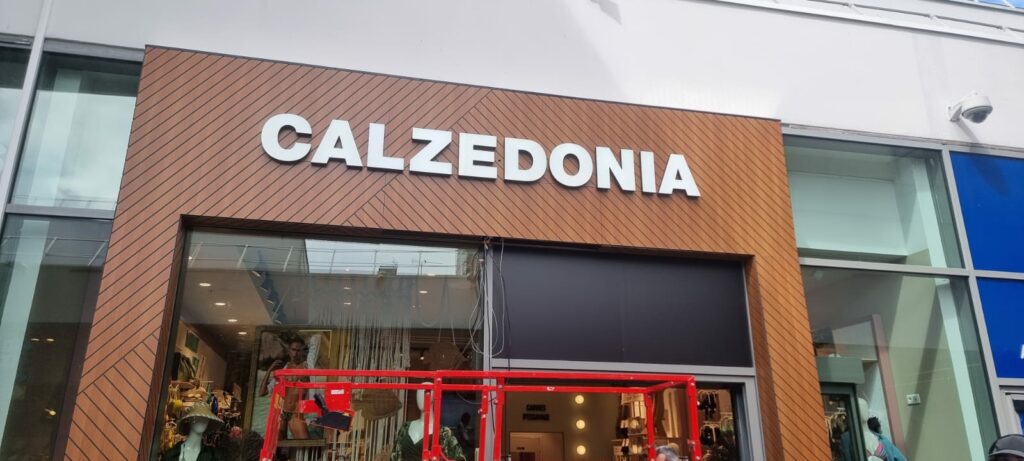 CALZEDONIA ENSEIGNE BU VISUEL ORIGINAL